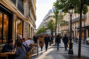 Outdoor dining - Parisian Opulence – Luxury Art Deco Apartment in Saint-Germain-des-Prés (Paris)