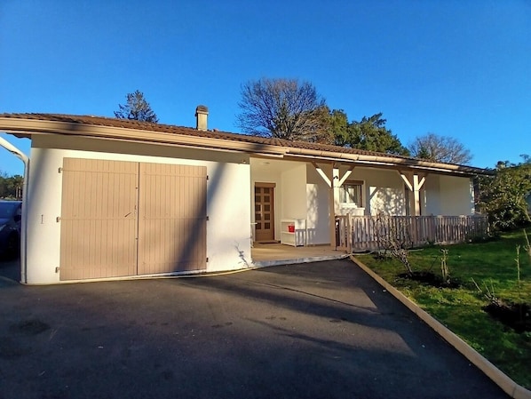 Exterior - Villa with a garden, near the center of Hossegor (Capbreton)