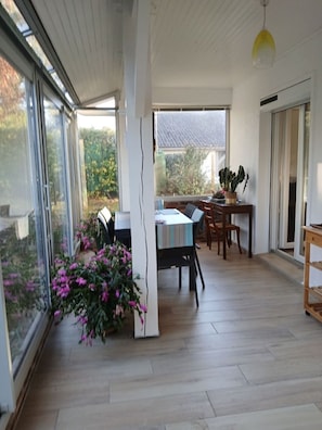 Dining - Villa with a garden, near the center of Hossegor (Capbreton)