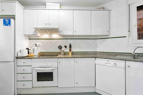 CB Living- Beachfront apartment Aquamarina