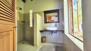 Bathroom - Beautiful Caribbean Villa, 1 Bedroom, 2 Guests (Bequia)