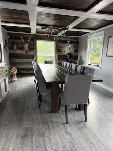 5BR Lodge on Its Own Private Lake - Heated Pool, Hot Tub, Zip Line