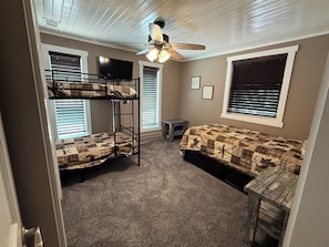 Room - 5BR Lodge on Its Own Private Lake - Heated Pool, Hot Tub, Zip Line (Brazil)