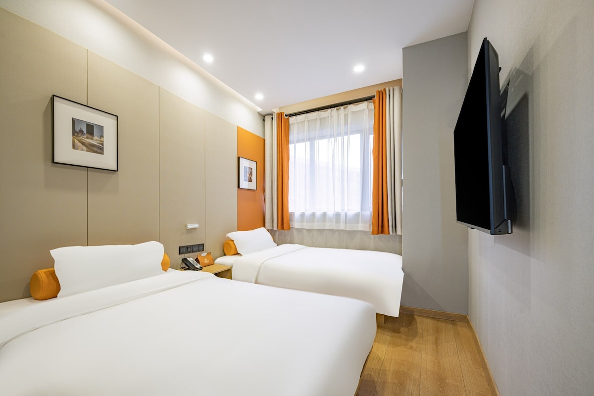 Quarto duplo empresarial | Ferros/tábuas de passar roupa, Wi-Fi de cortesia