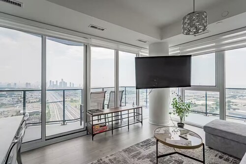 New 3BR Condo - CN Tower Lake View - BMO Field - EV