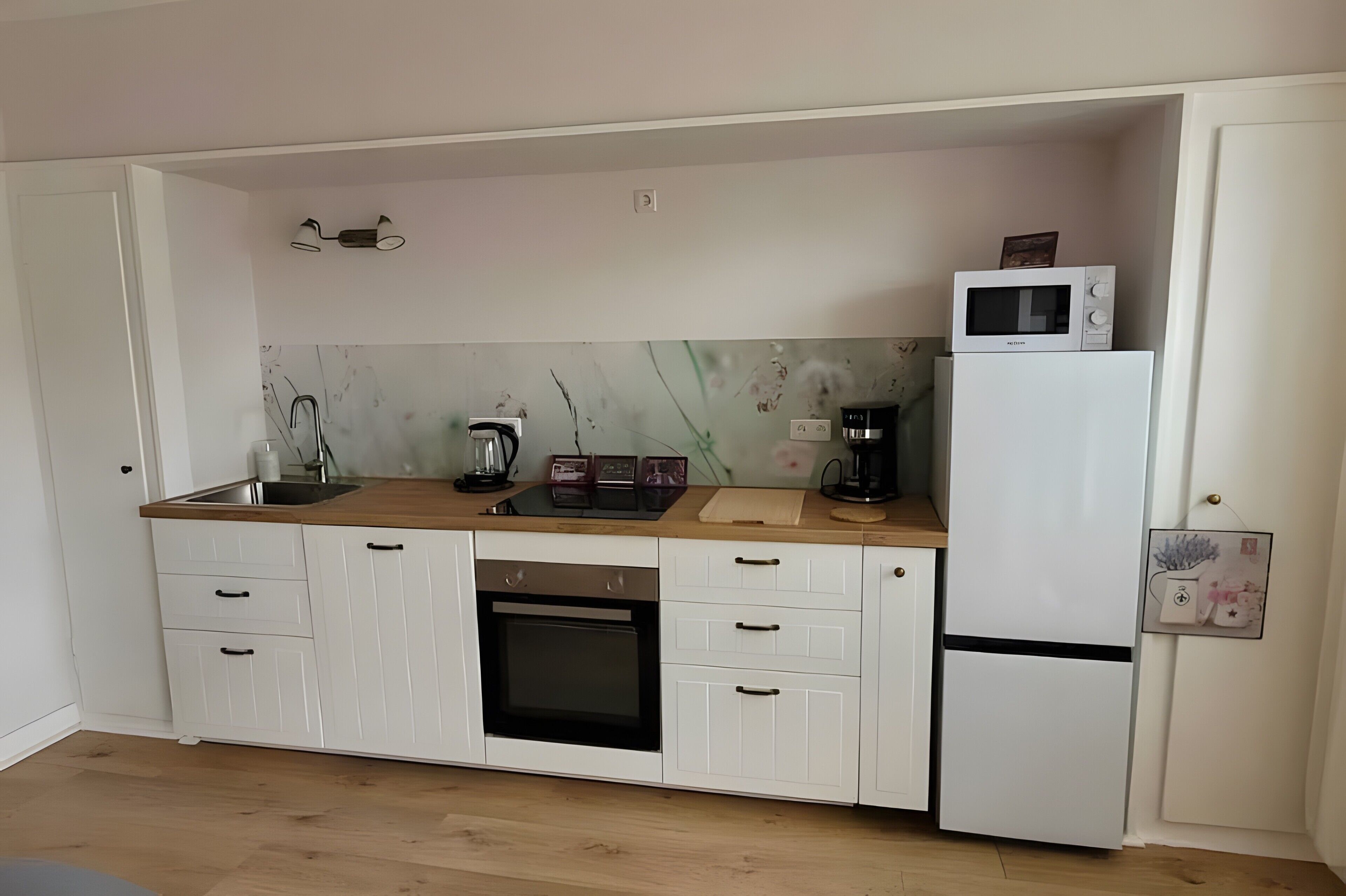Coffee/tea maker, fridge, microwave, oven