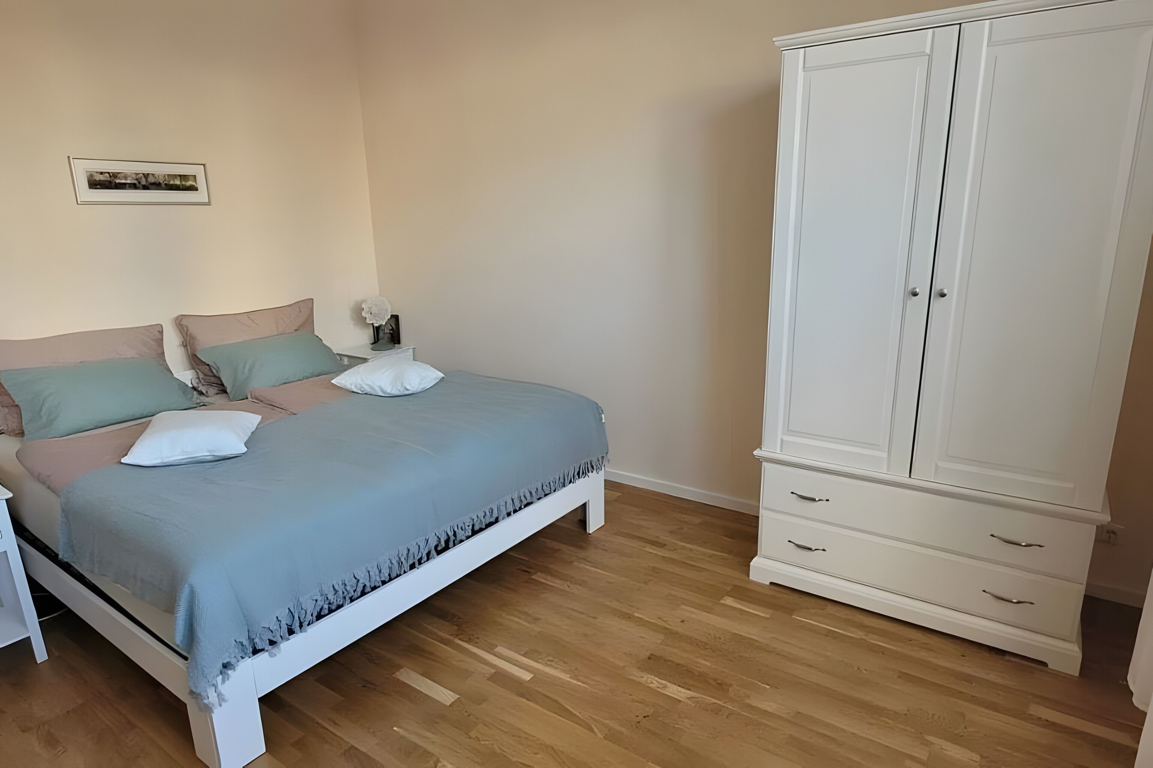 WiFi, bed sheets
