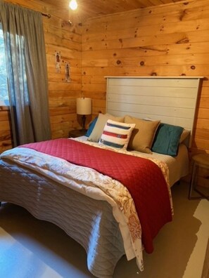 Room - Charming 3-bedroom cottage in beautiful Cavendish, Private with AC and heating (Cavendish)