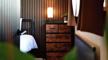 Iron/ironing board, free WiFi, bed sheets