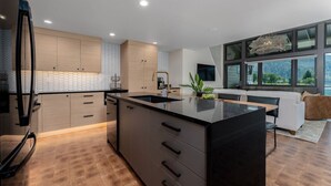 Private kitchen - Lakefront Condo B4  Pool in Wapato Point Chelan (Manson)