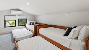 Room - Lakefront Condo B4  Pool in Wapato Point Chelan (Manson)
