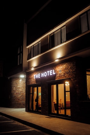 Exterior detail - Railway Hotel (Wellington)