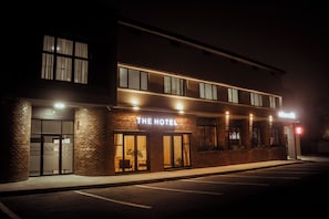 Exterior - Railway Hotel (Wellington)