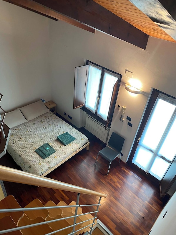 Room - Entire apartment, near the Nizza subway station, private parking. (Torino)