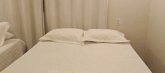Private suite with kitchen and separate entrance with parking in the city center.