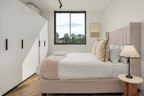 Room - Park Place | Elegant Retreat with Lake Views (Cape Town)