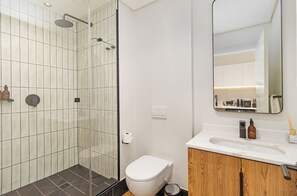 Bathroom - Stylish Apartment | Balcony and Pool (Cape Town)