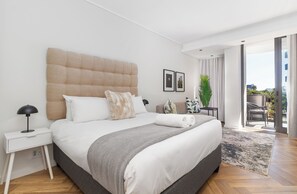 Room - Stylish Apartment | Balcony and Pool (Cape Town)