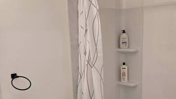 Room, 2 Bedrooms | Bathroom
