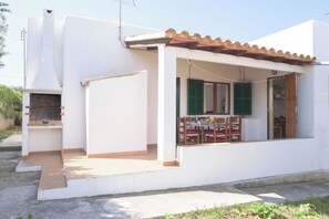 Outdoor dining - Holiday home for 6 people with private pool, barbecue  Wi-Fi, air conditioning (Santanyí)