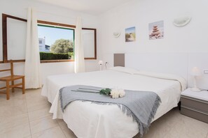 Room - Holiday home for 6 people with private pool, barbecue  Wi-Fi, air conditioning (Santanyí)