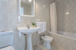 Bathroom - Holiday home for 6 people with private pool, barbecue  Wi-Fi, air conditioning (Santanyí)