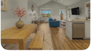 Living area - Pier of Peace-Fun•Fish•Food (Bay St. Louis)