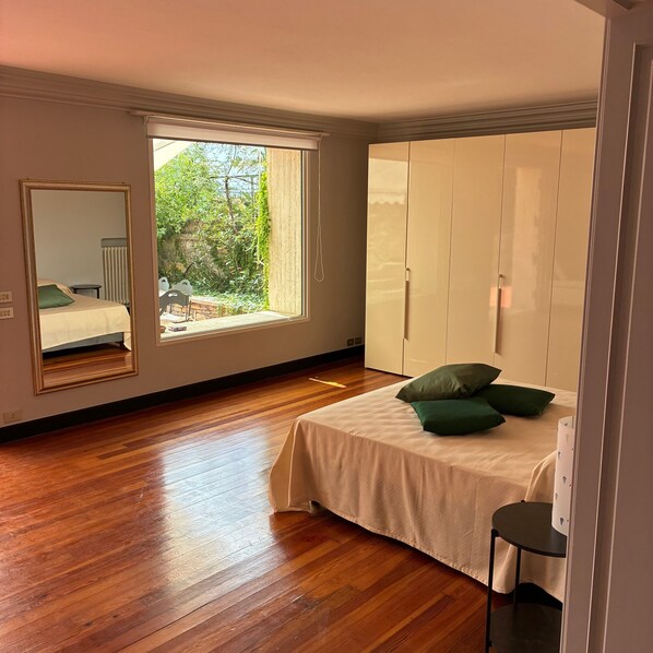Room - LuisHome - Imperia: apartment in villa (Imperia)