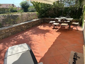 Outdoor dining - LuisHome - Imperia: apartment in villa (Imperia)