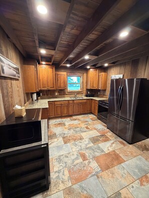 Private kitchen - The Bunkhouse Escape- 2Bed + 2Bath + Bunk room (Parker)