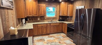 The Bunkhouse Escape- 2Bed + 2Bath + Bunk room