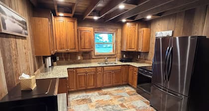 The Bunkhouse Escape- 2Bed + 2Bath + Bunk room