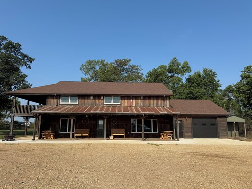 The Bunkhouse Escape- 2Bed + 2Bath + Bunk room