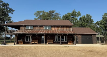 The Bunkhouse Escape- 2Bed + 2Bath + Bunk room