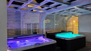 An outdoor hot tub area with a covered structure and a pool table. - Comfortable holiday homes with SPA Rewal (Rewal)