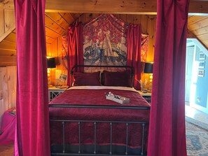 Unclassified image, 3 of 53, button - Cozy 3-bedroom lake cottage w/ Harry Potter dorm near Woodstock (Bethel)