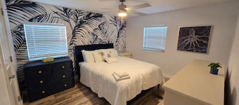 Waterfront! 3/3 Home on canal w/firepit & grill
3 Bedrooms • 3 Bath • 7 Beds