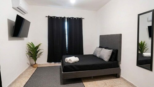 Spacious House 9 Minutes from Fundidora Park