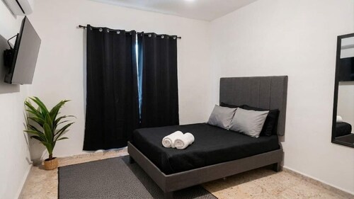 Spacious House 9 Minutes from Fundidora Park