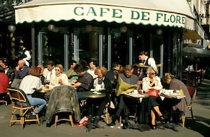 Outdoor dining - IN ONE OF PARIS'S MOST PRESTIGIOUS & CHARMING NEIGHBORHOODS-  SAINT-GERMAIN (Paris)
