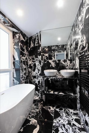 Bathroom - IN ONE OF PARIS'S MOST PRESTIGIOUS & CHARMING NEIGHBORHOODS-  SAINT-GERMAIN (Paris)