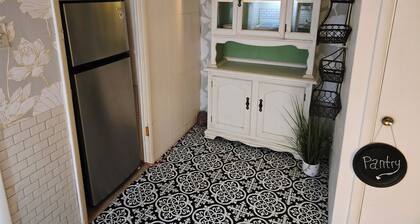 Cute basement apt. In historic home