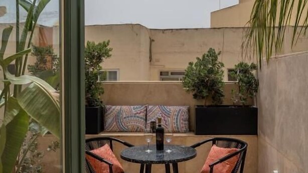 Deluxe-studio, patio | Ulkoruokailutilat