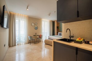 Chambre supérieure double, balcon | Bureau, espace de travail pour ordinateurs portables