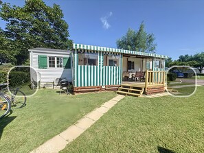 Unclassified image, 3 of 16, button - Mobile Home with Pool, Terrace, Garden, AC – 500 m from the Beach (Saint-Gilles-Croix-de-Vie)