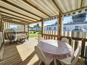 Unclassified image, 2 of 16, button - Mobile Home with Pool, Terrace, Garden, AC – 500 m from the Beach (Saint-Gilles-Croix-de-Vie)