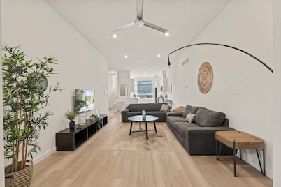 Spacious Bi-Level 2 Bedroom Apt near Fishtown