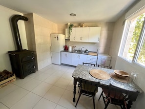 Private kitchen - Cozy House & Garden, A Pedreira Slow Living (Celanova)