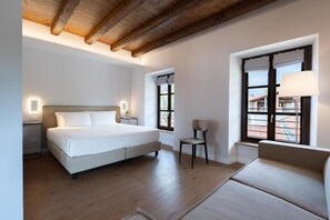 In-room safe, desk, WiFi (free) - Hotel Cittadellarte (BIELLA)