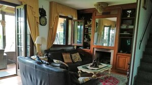 Living area - 3 Bedrooms Villa Sleep 6 With Garden (Rome)